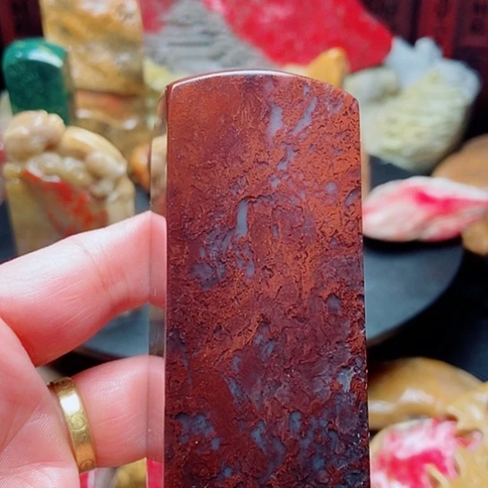 昌化石红纱章质地温润细腻