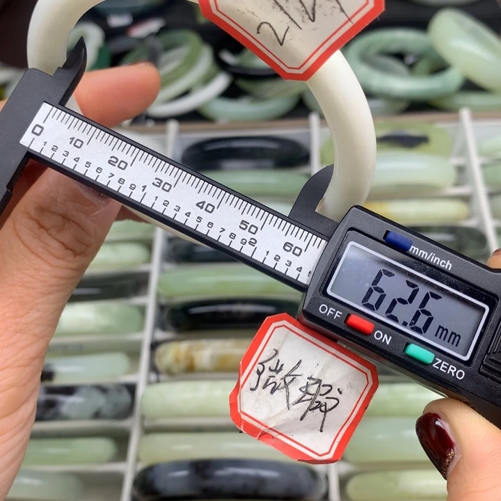 莫***西蛇纹石玉未镶嵌手镯2127