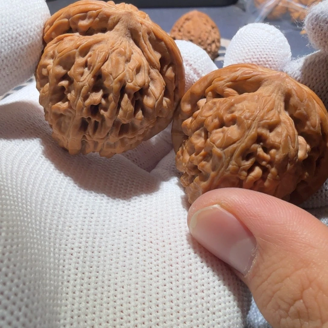 ***文玩核桃吊坠莲花