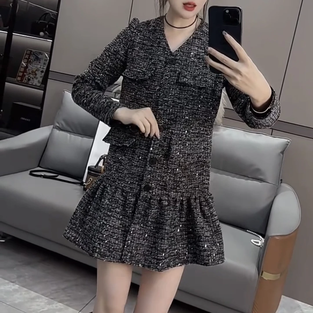 新款小香风单排扣百褶连衣裙