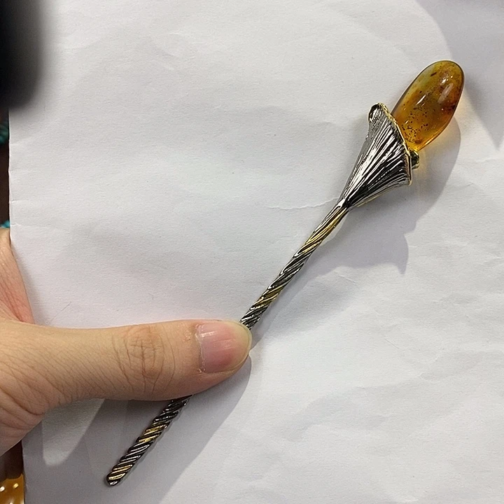 琥珀未镶嵌戒指多人