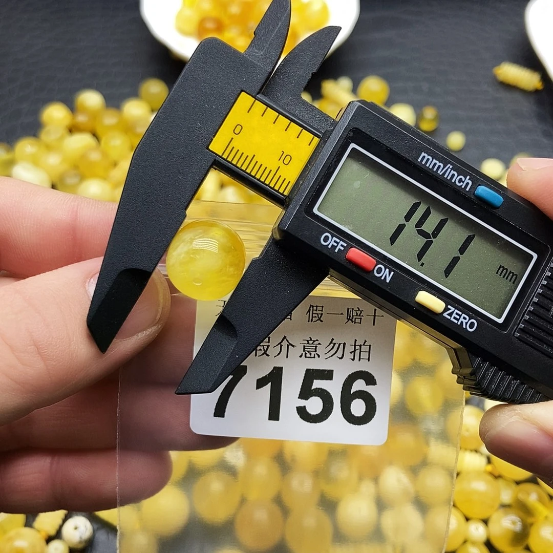 蜜蜡未镶嵌珠宝奇石7156