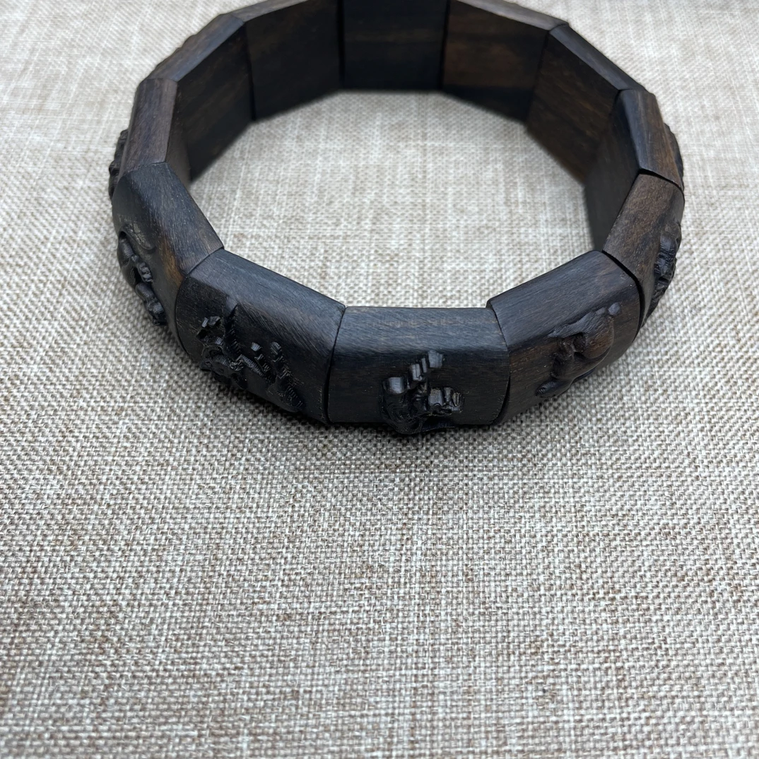 高盛沉香木串380