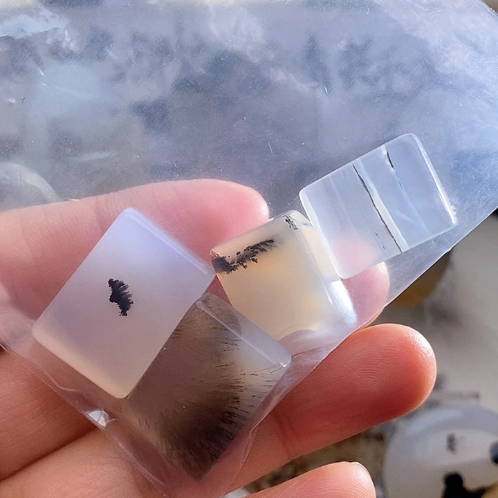 玛瑙/玉髓颈饰未镶嵌努**斗