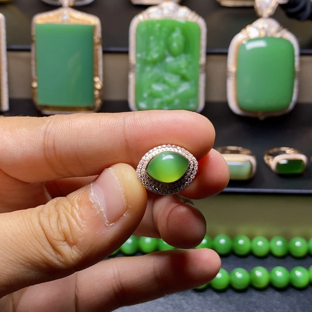 烟***雁和田玉18K金镶嵌吊坠(不含链)