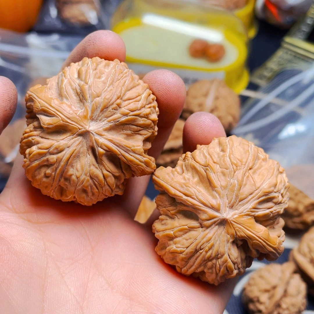文玩核桃把件磨盘狮子头