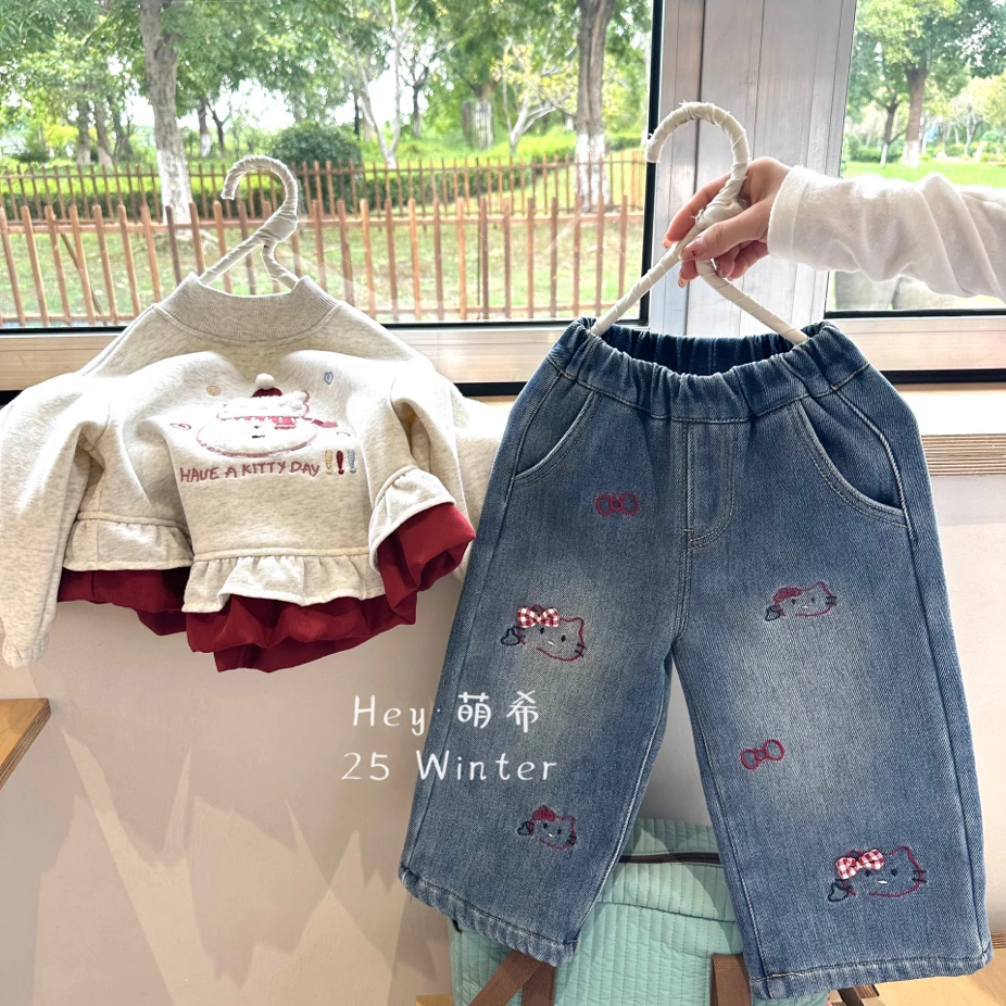 {花卷卷}2025秋冬加绒加厚韩系KT猫咪刺绣蝴蝶结直筒女牛仔裤5977