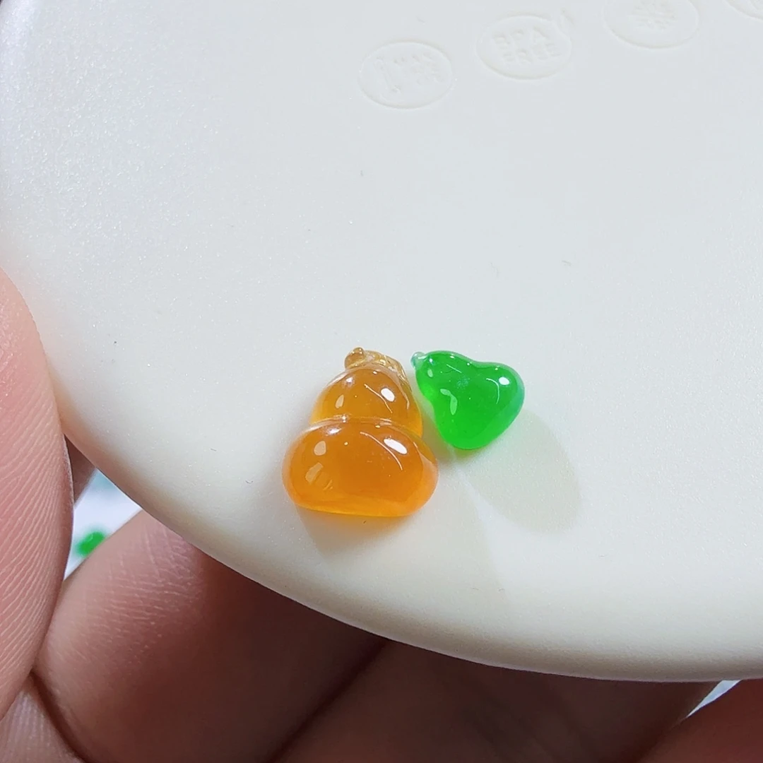 翡翠未镶嵌颈饰裸石