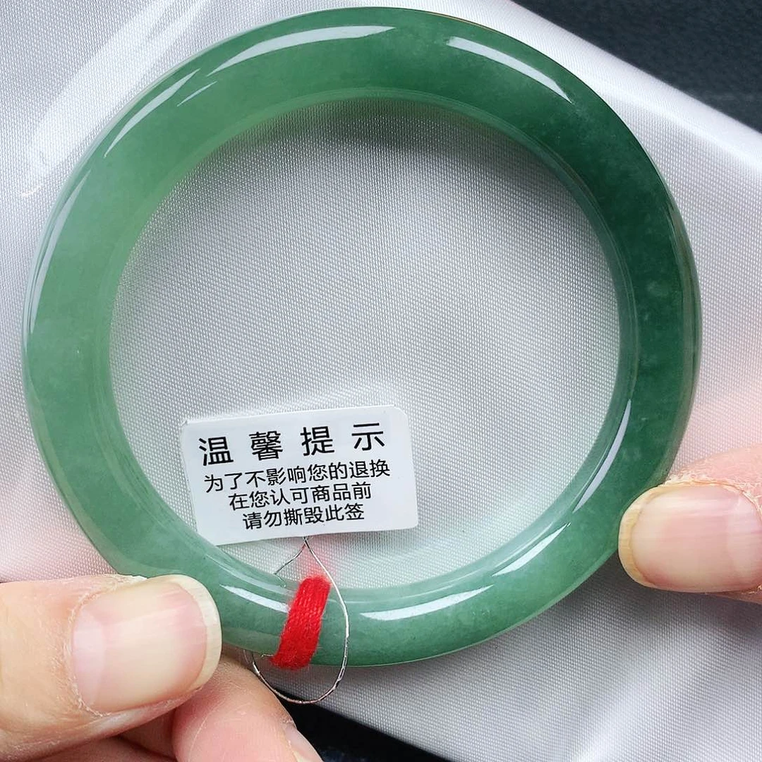 翡翠手镯未镶嵌55圈