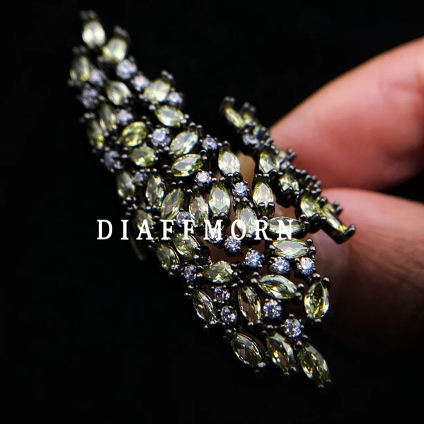 铜合金合成锆石戒指 YM《指尖优雅》  重工高级气质满钻开口戒指