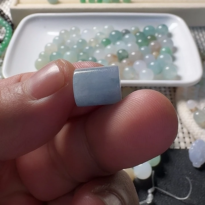 翡翠未镶嵌颈饰珠子