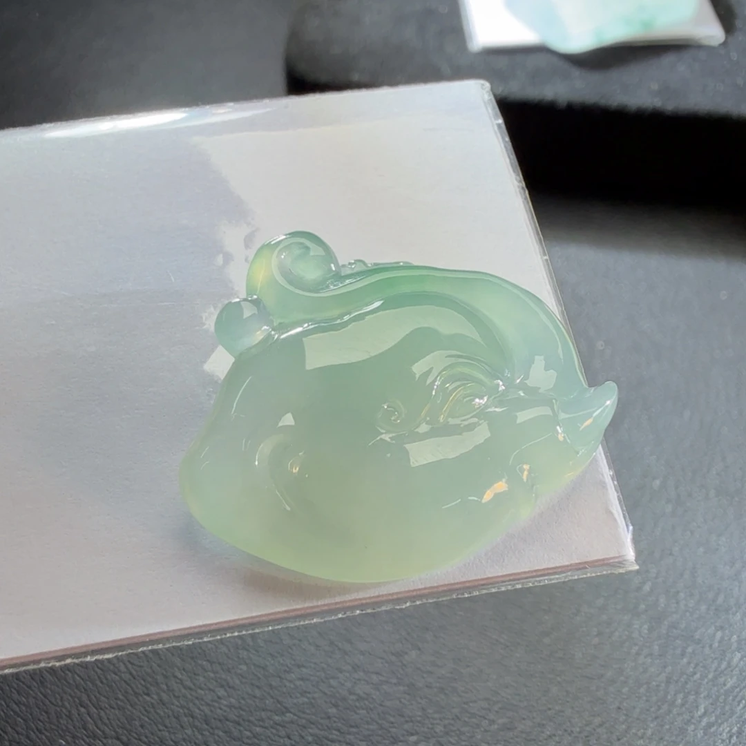 翡翠未镶嵌挂件珠光宝气