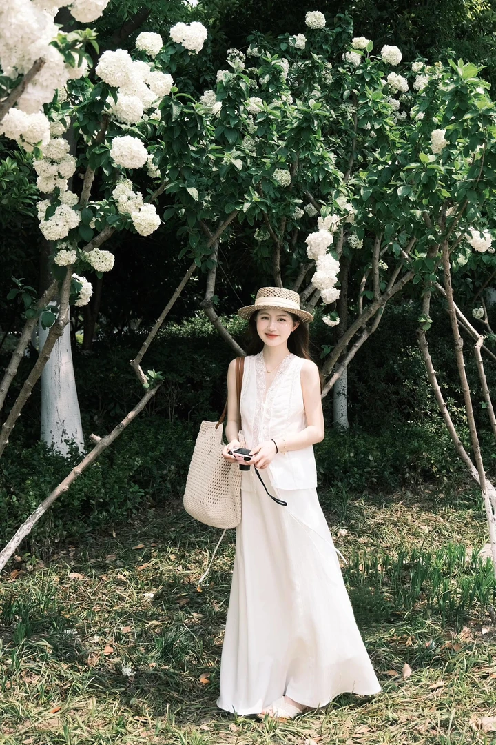 2025夏季温柔穿搭设计感系带蕾丝花边V领背心上衣搭配半身裙套装