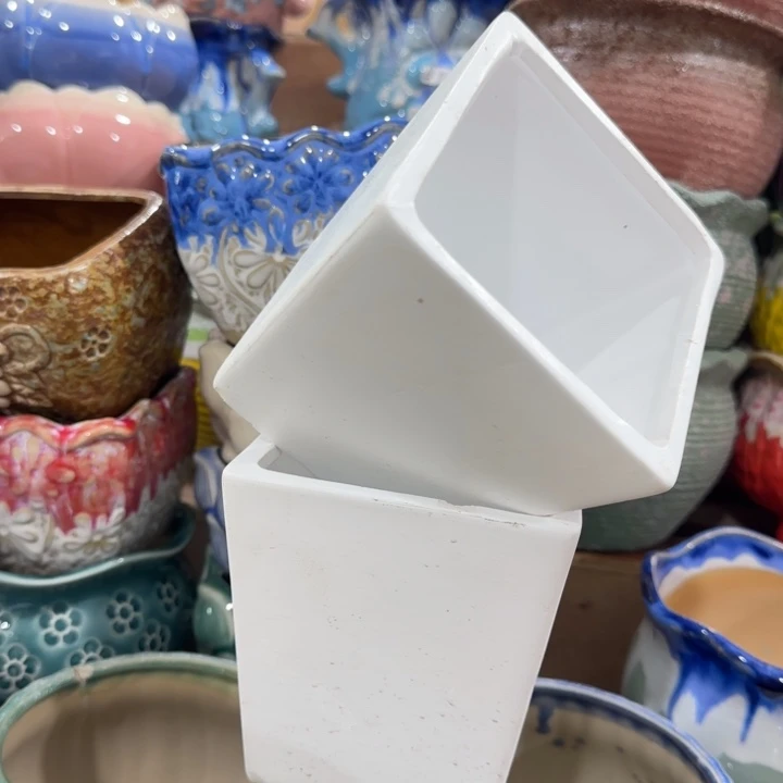 凑9块包邮，有孔，陶瓷花盆