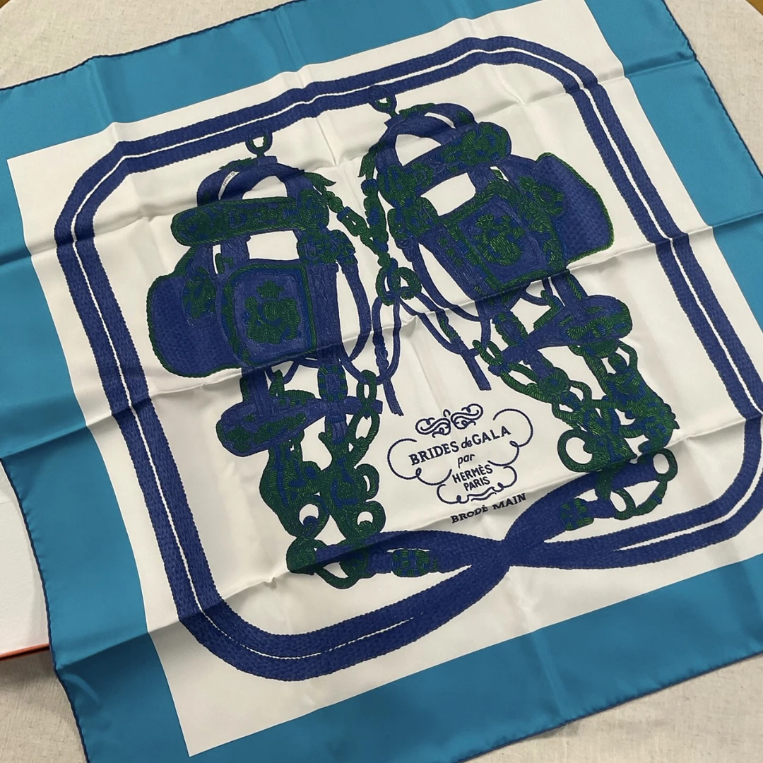 99新 Hermes/爱马仕 爱马仕蓝白拼色丝巾 90*90cm /MJ2581