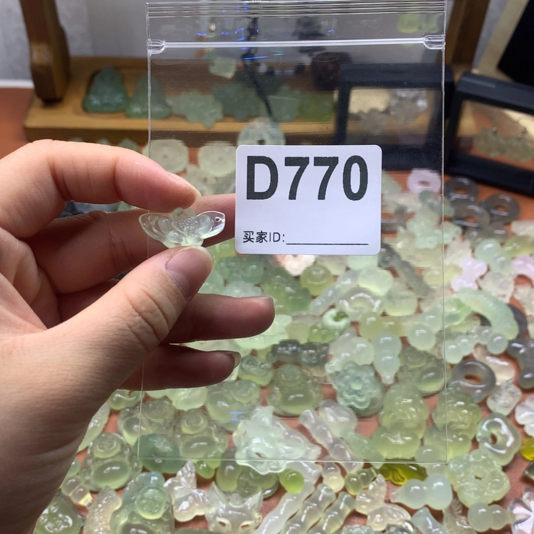 棉***酒未镶嵌蛇纹石玉颈饰