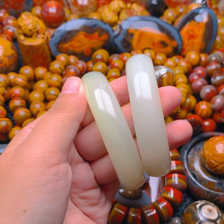 萬***行玛瑙/玉髓未镶嵌桶珠