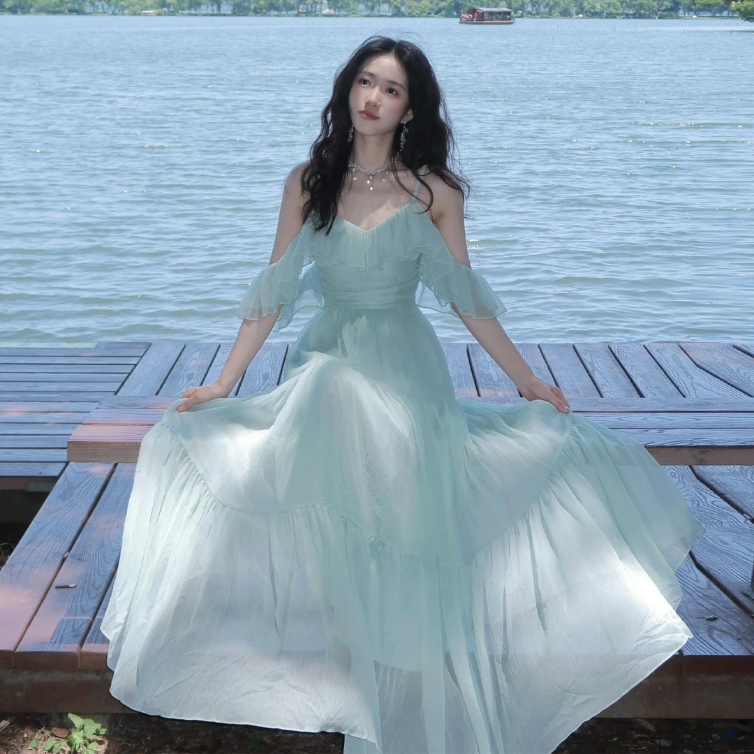 法式薄荷绿色露肩吊带连衣裙女夏季爆款薄纱绝美巨好看高级感长裙
