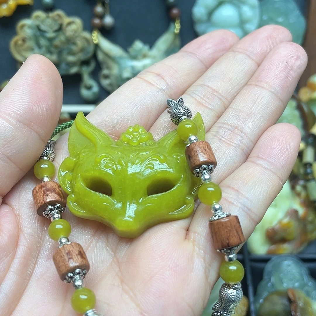 未镶嵌蛇纹石玉颈饰