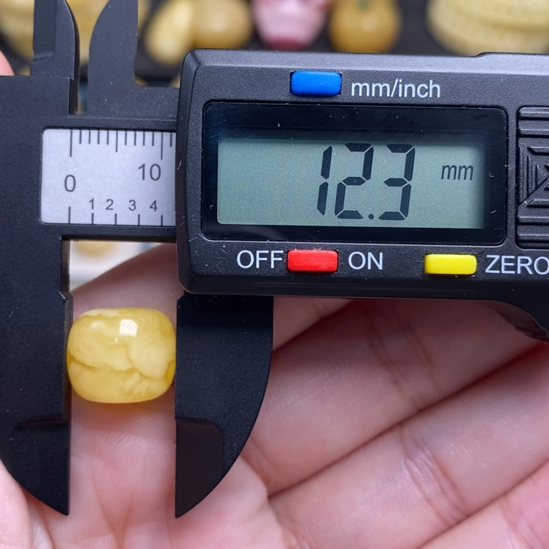 蜜蜡未镶嵌珠宝奇石