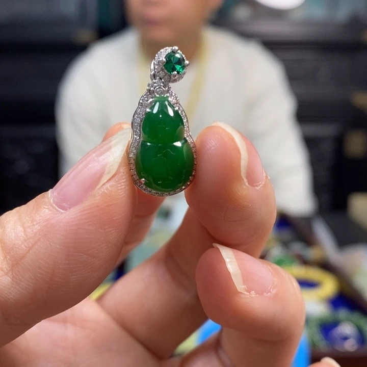 翡翠铂Pt950镶嵌颈饰翡翠吊坠