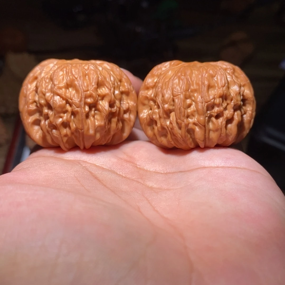 东***孩桃核吊坠42尺磨盘