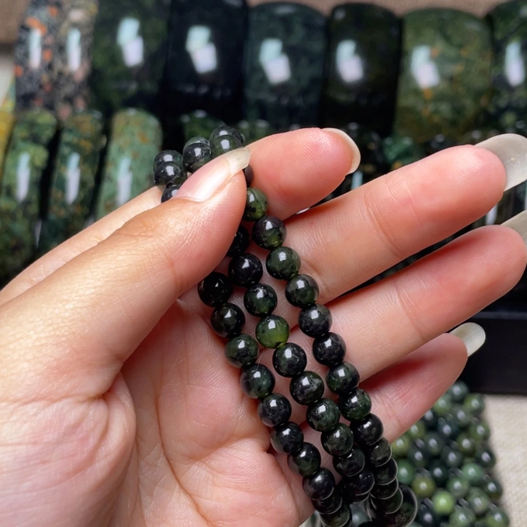 云***†蛇纹石玉未镶嵌颈饰