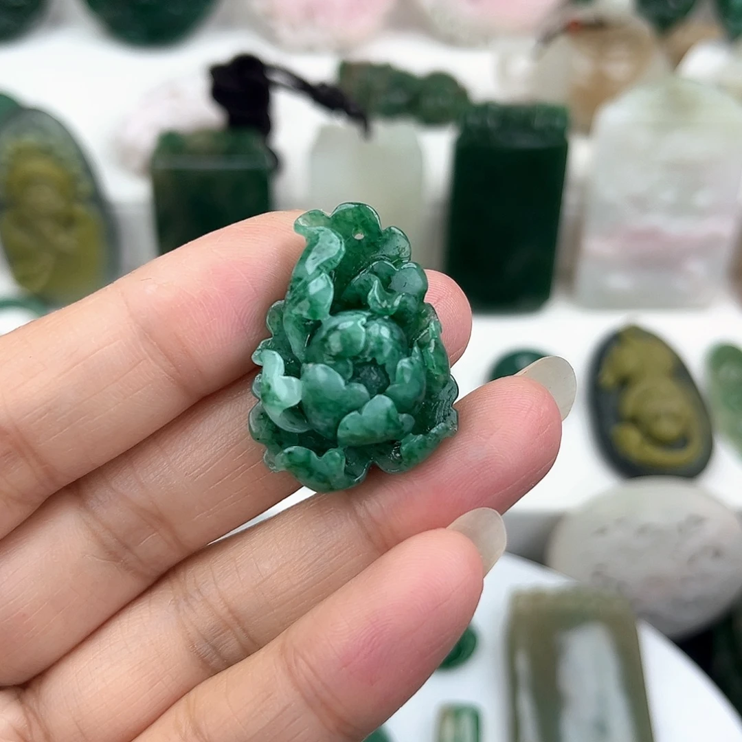 吉***皓独山玉未镶嵌颈饰
