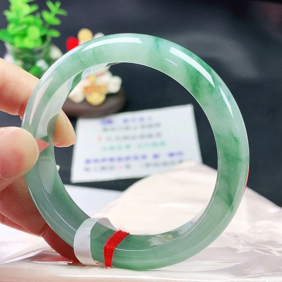 翡翠手镯未镶嵌54圈