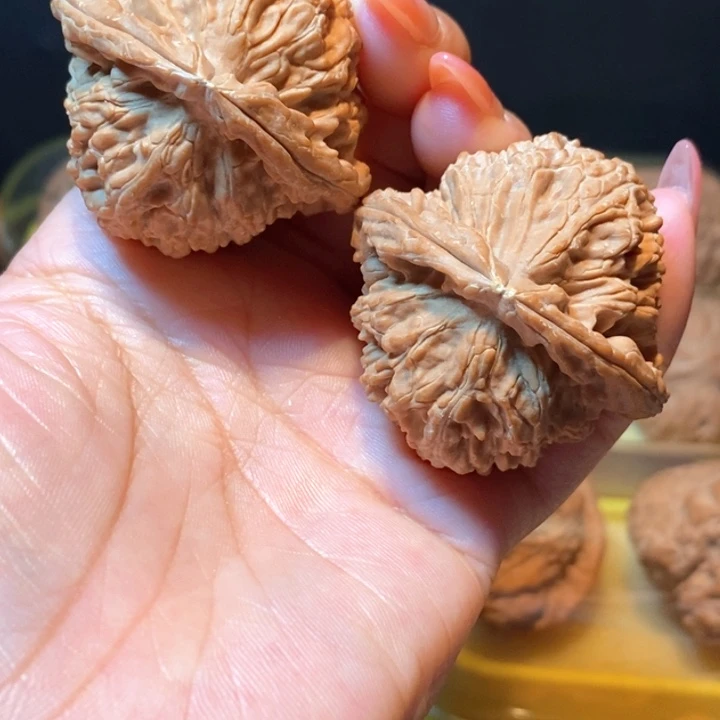 L***H猴头核桃吊坠三角白全品，有黄尖43➕