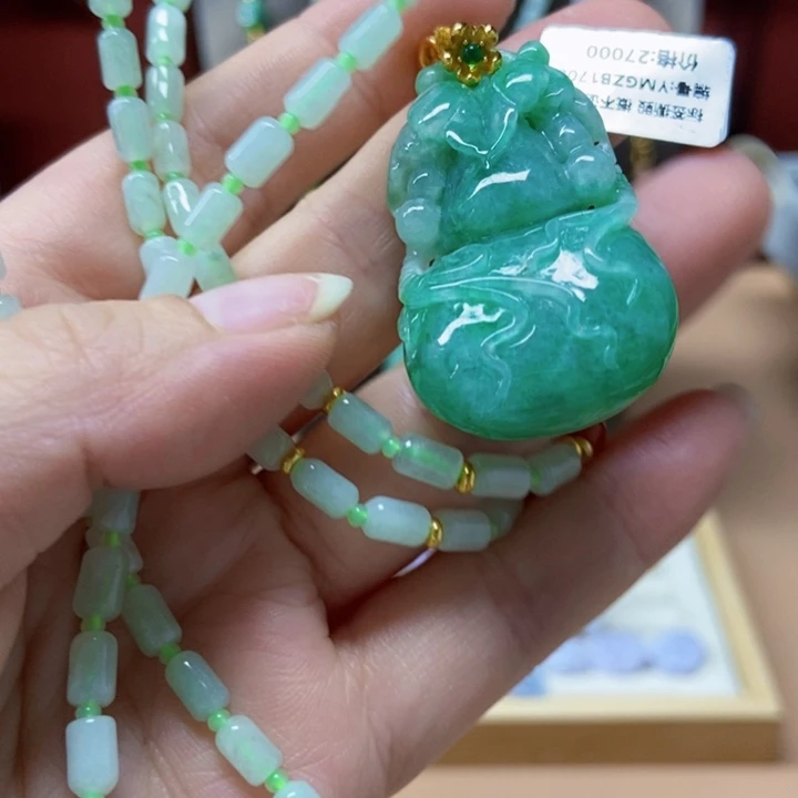 翡翠未镶嵌颈饰吊坠