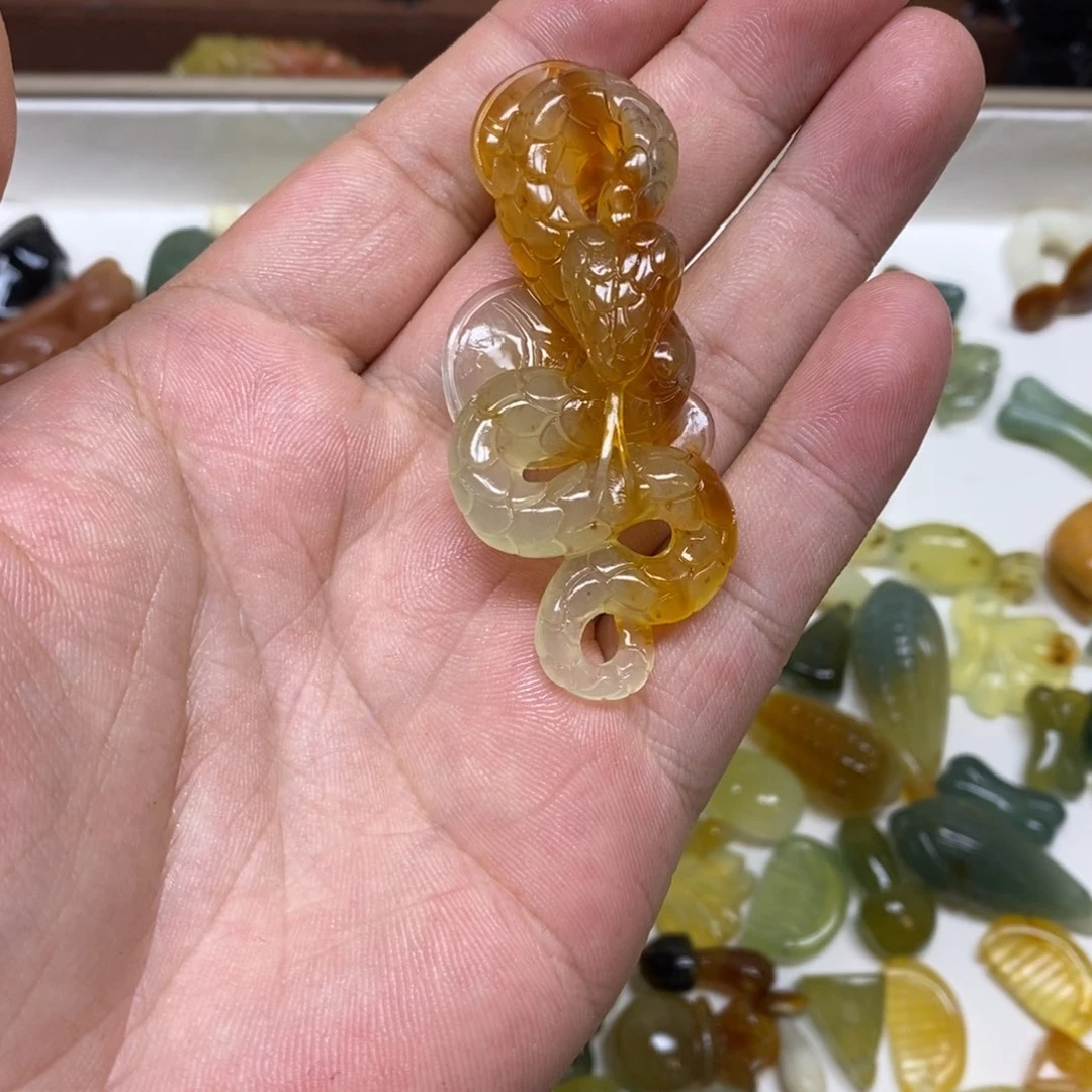 蛇纹石玉吊坠(赠链)未镶嵌黑*