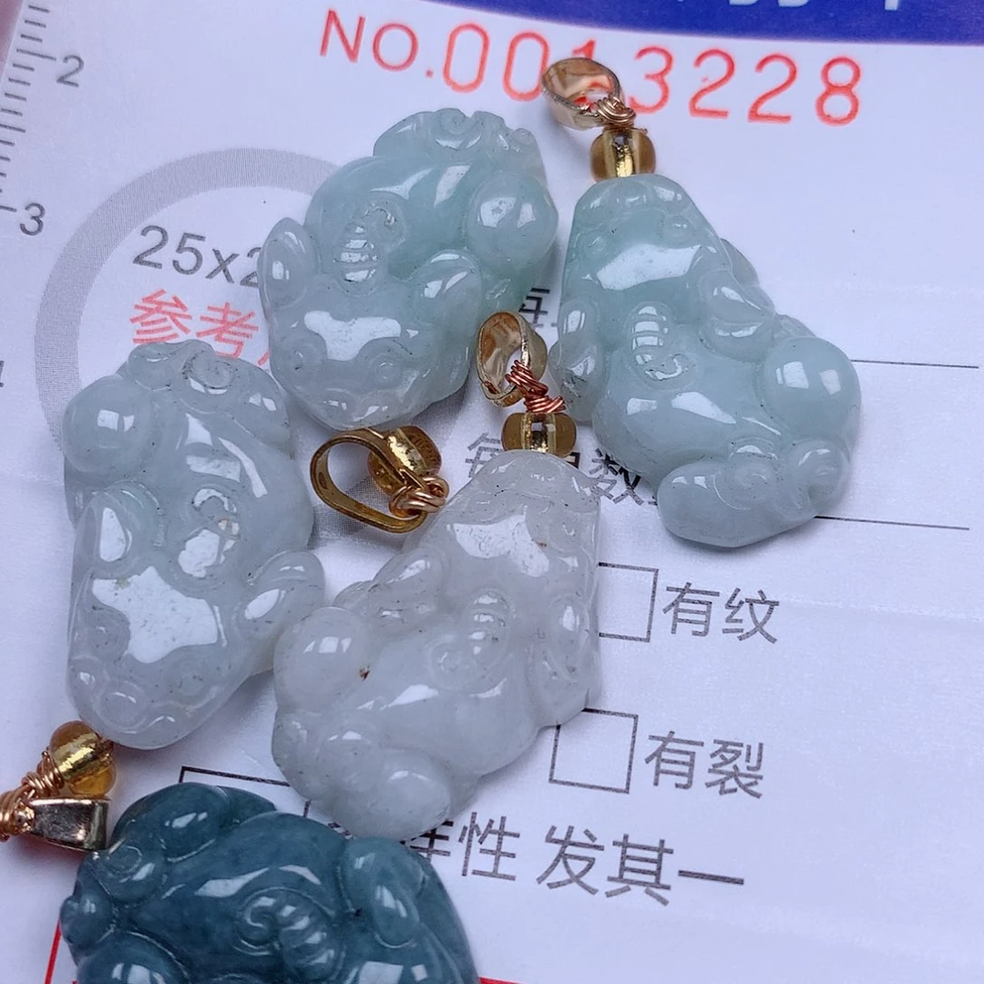 吊坠(赠链)未镶嵌翡翠