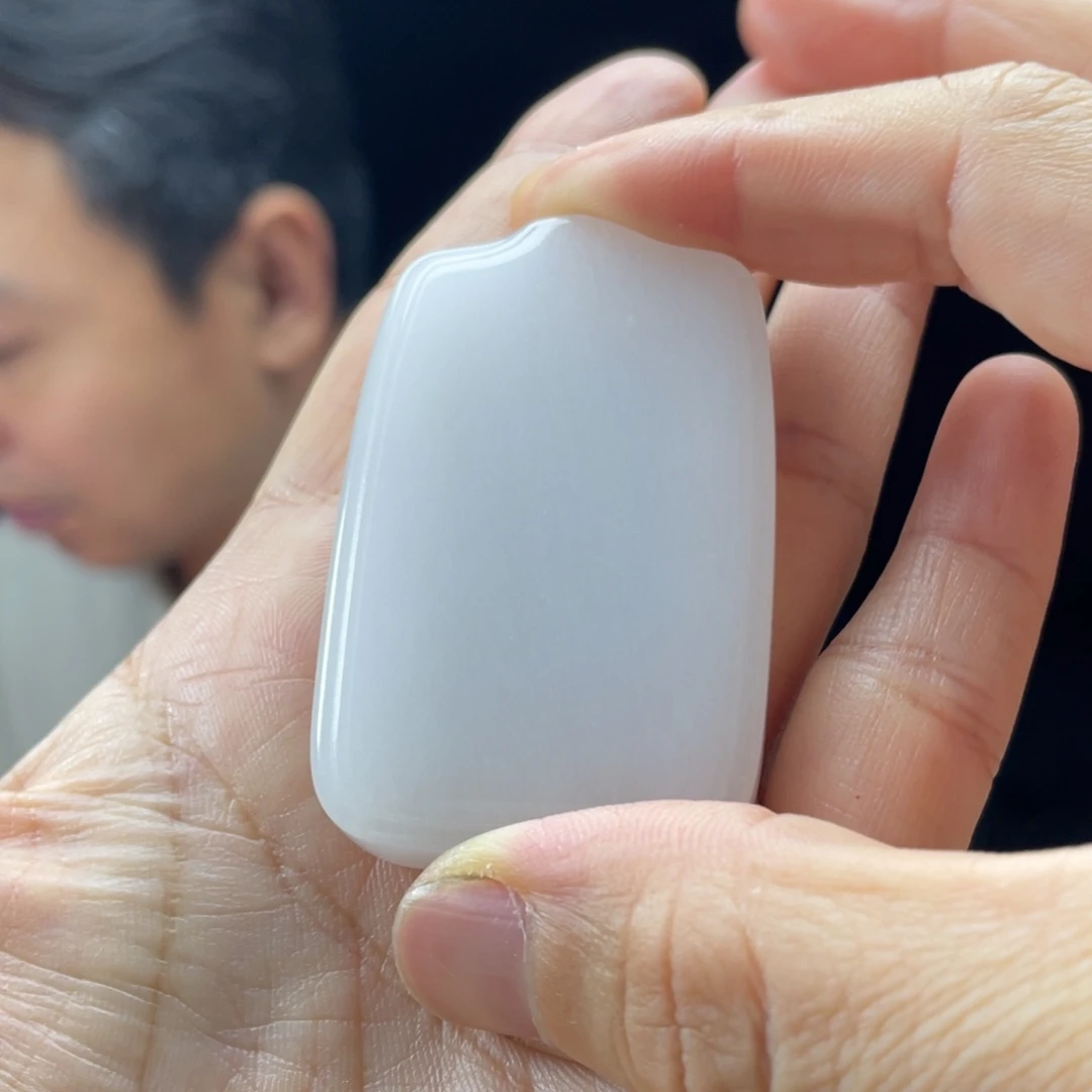石英质玉未镶嵌颈饰金丝玉平安牌