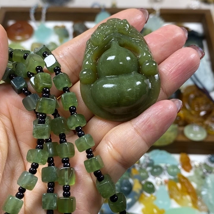蛇纹石玉未镶嵌吊坠