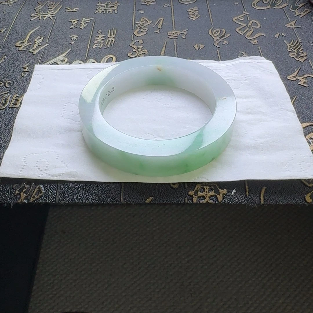 未镶嵌翡翠手镯定制翡翠