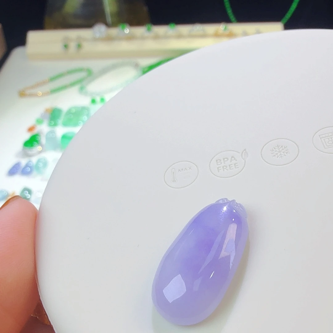 翡翠裸石紫瓜瓜一颗