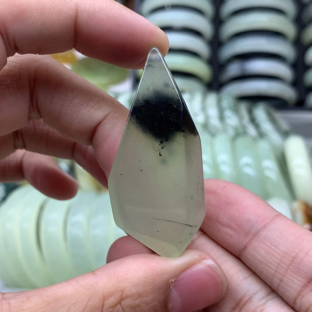 岫玉未镶嵌吊坠(不含链)