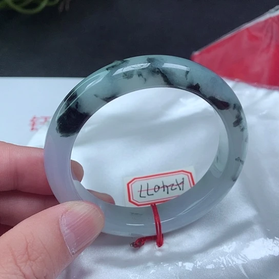 翡翠手镯未镶嵌圈口57