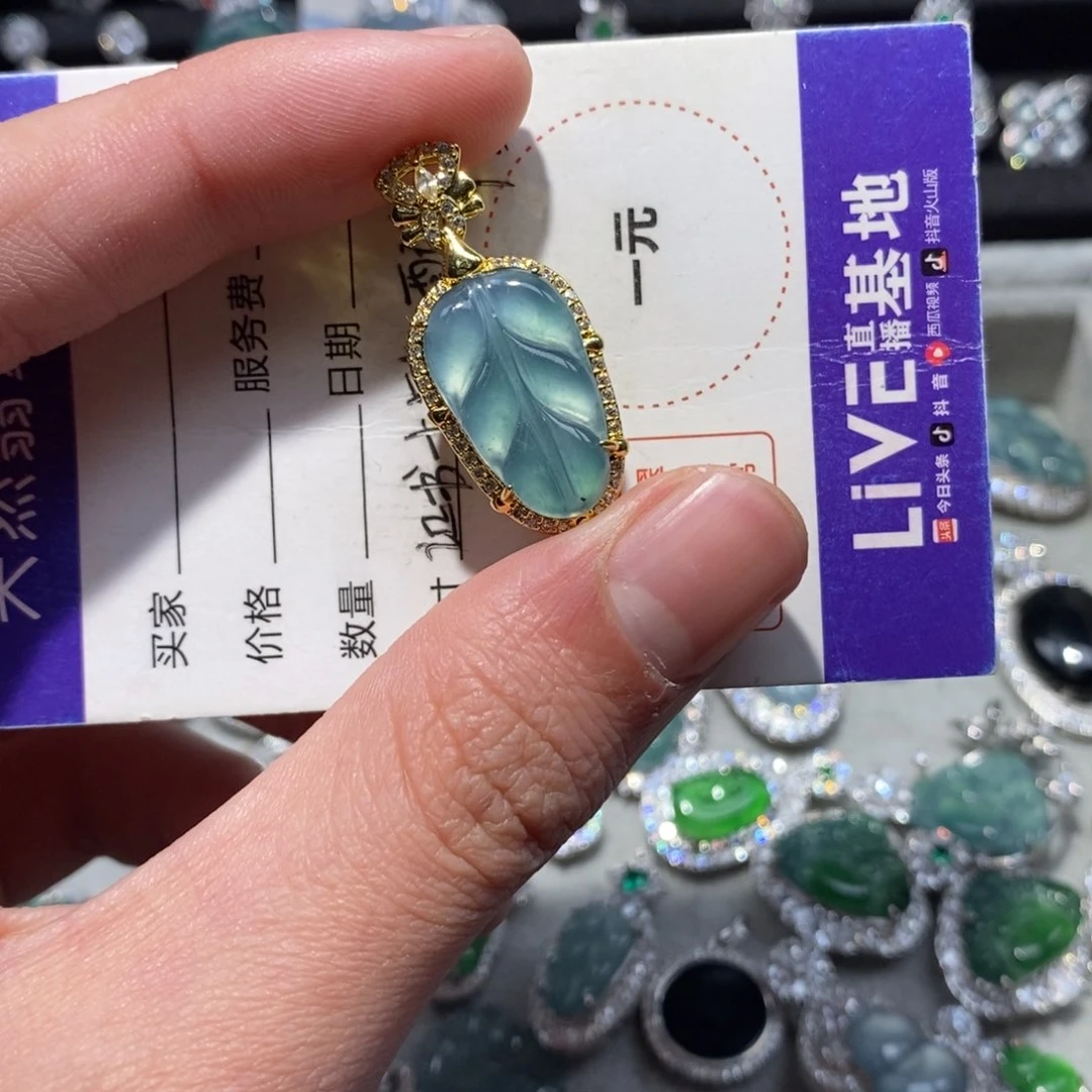 翡翠颈饰未镶嵌翡翠