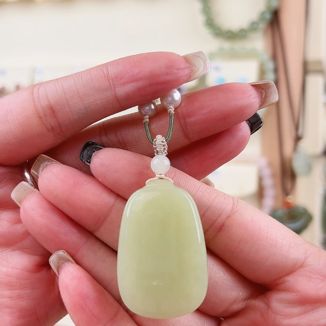 就***蔡颈饰未镶嵌和田玉