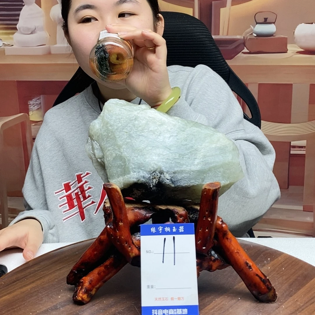 蛇纹石玉原石未镶嵌