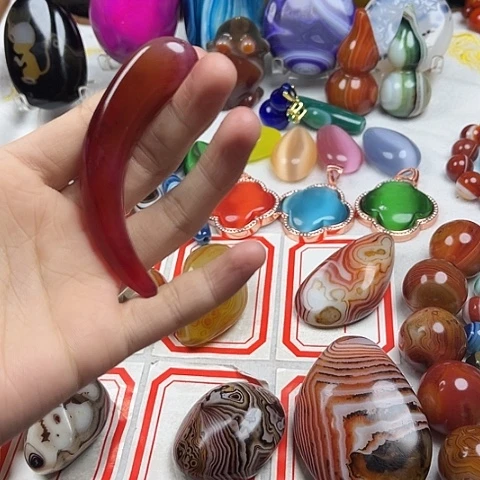 玛瑙/玉髓颈饰合金