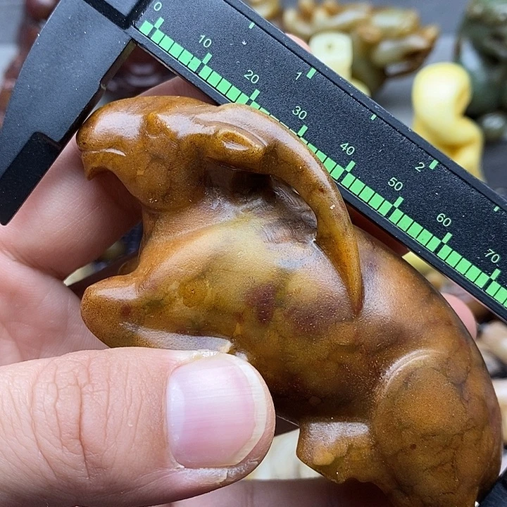 未镶嵌蛇纹石玉颈饰