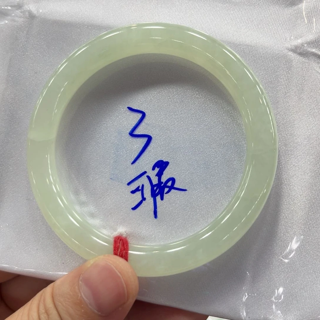 翡翠手镯未镶嵌53圆