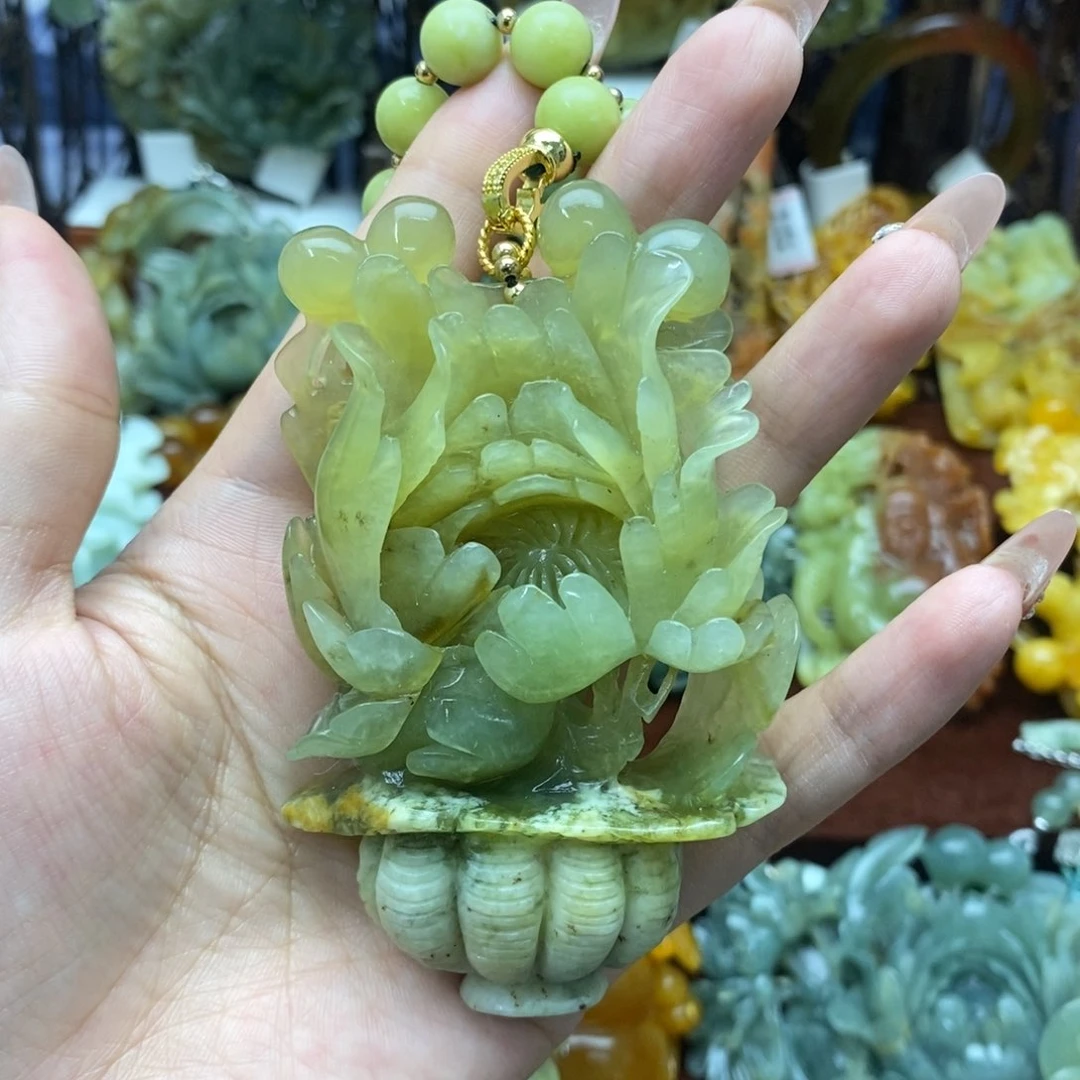 ****）蛇纹石玉未镶嵌颈饰
