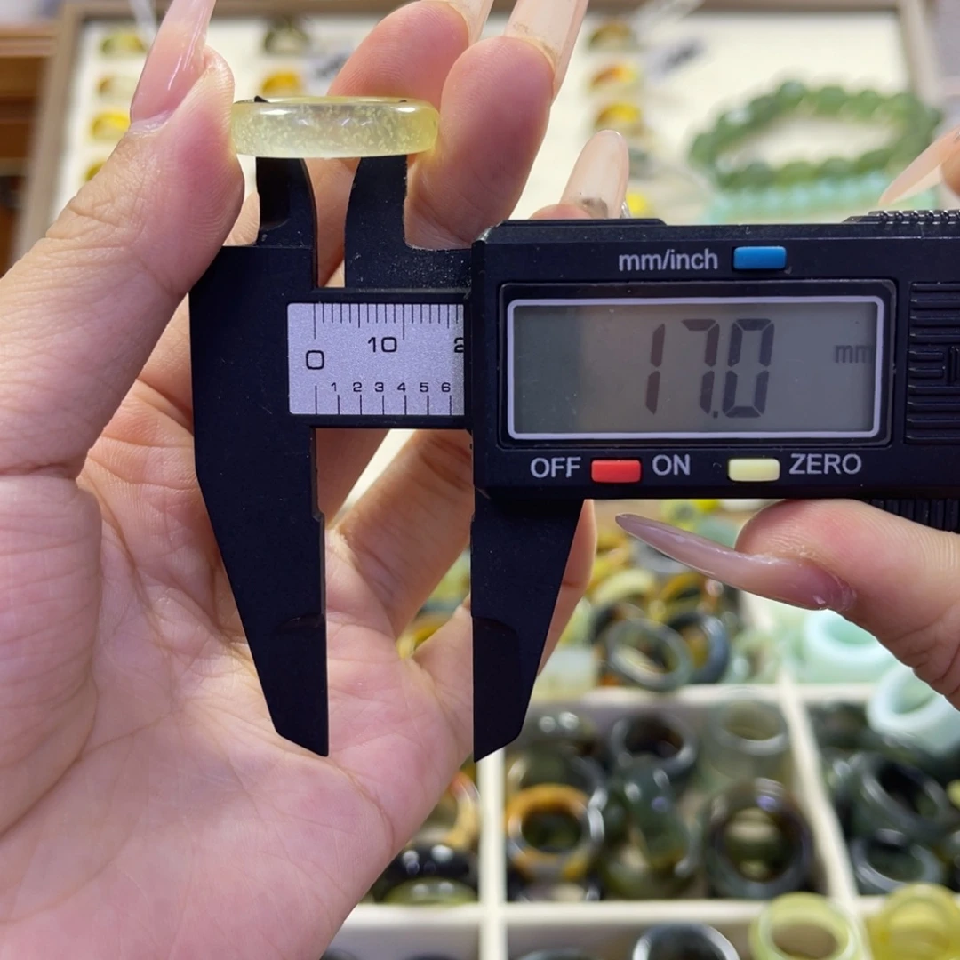 蛇纹石玉未镶嵌手镯49