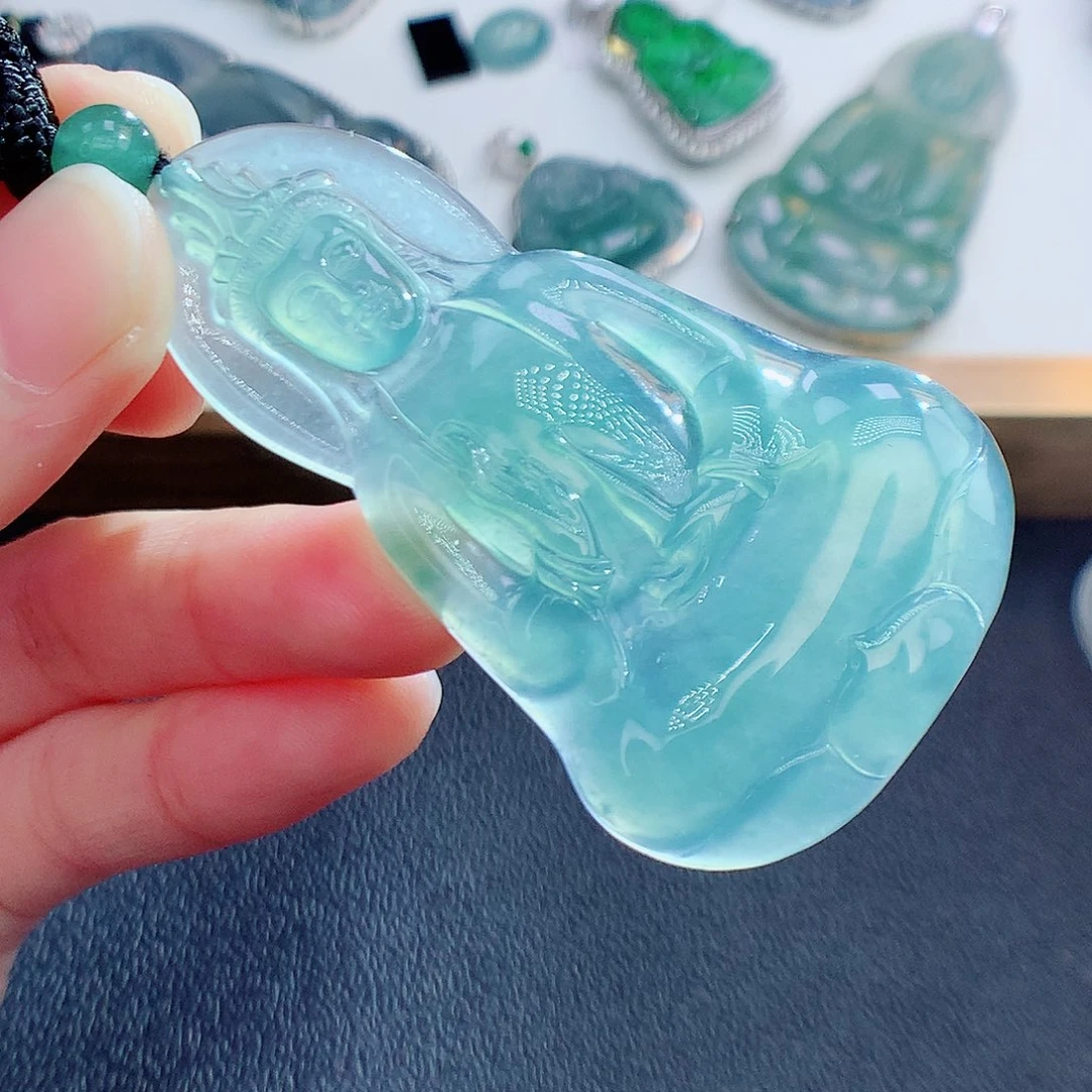 翡翠颈饰未镶嵌翡翠