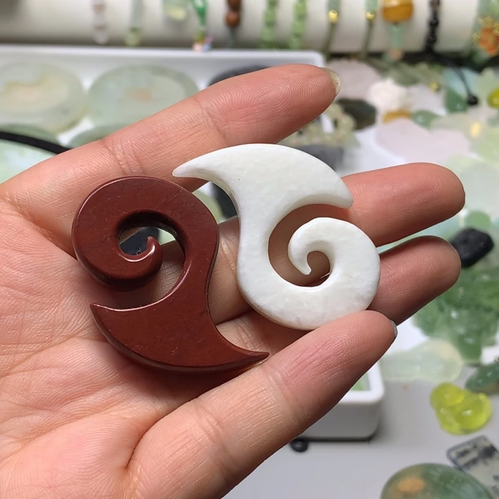 蛇纹石玉合金颈饰