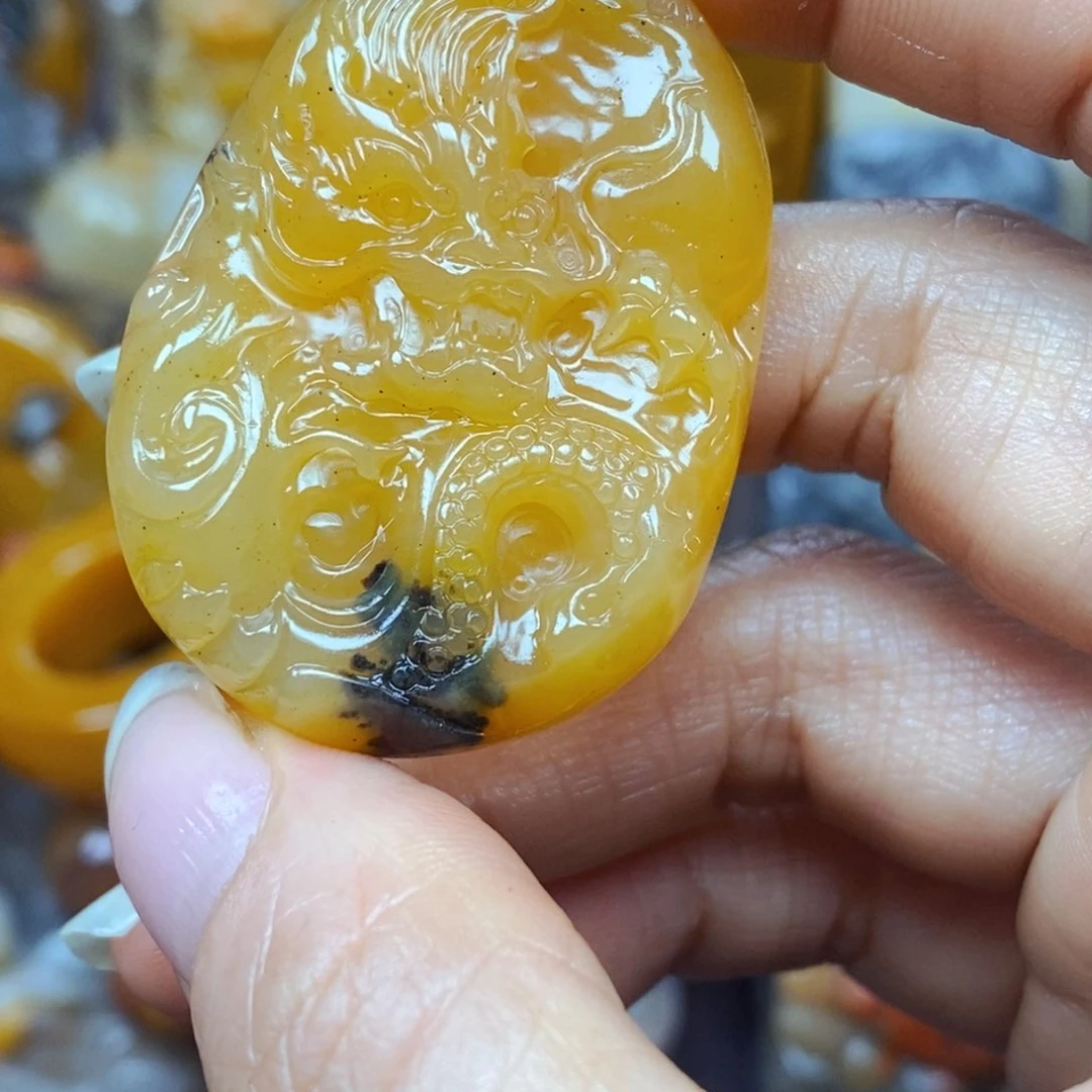 颈饰未镶嵌石英岩玉
